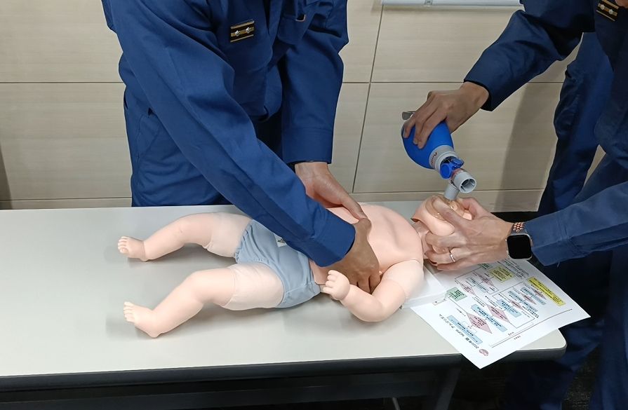 心肺蘇生法の様子