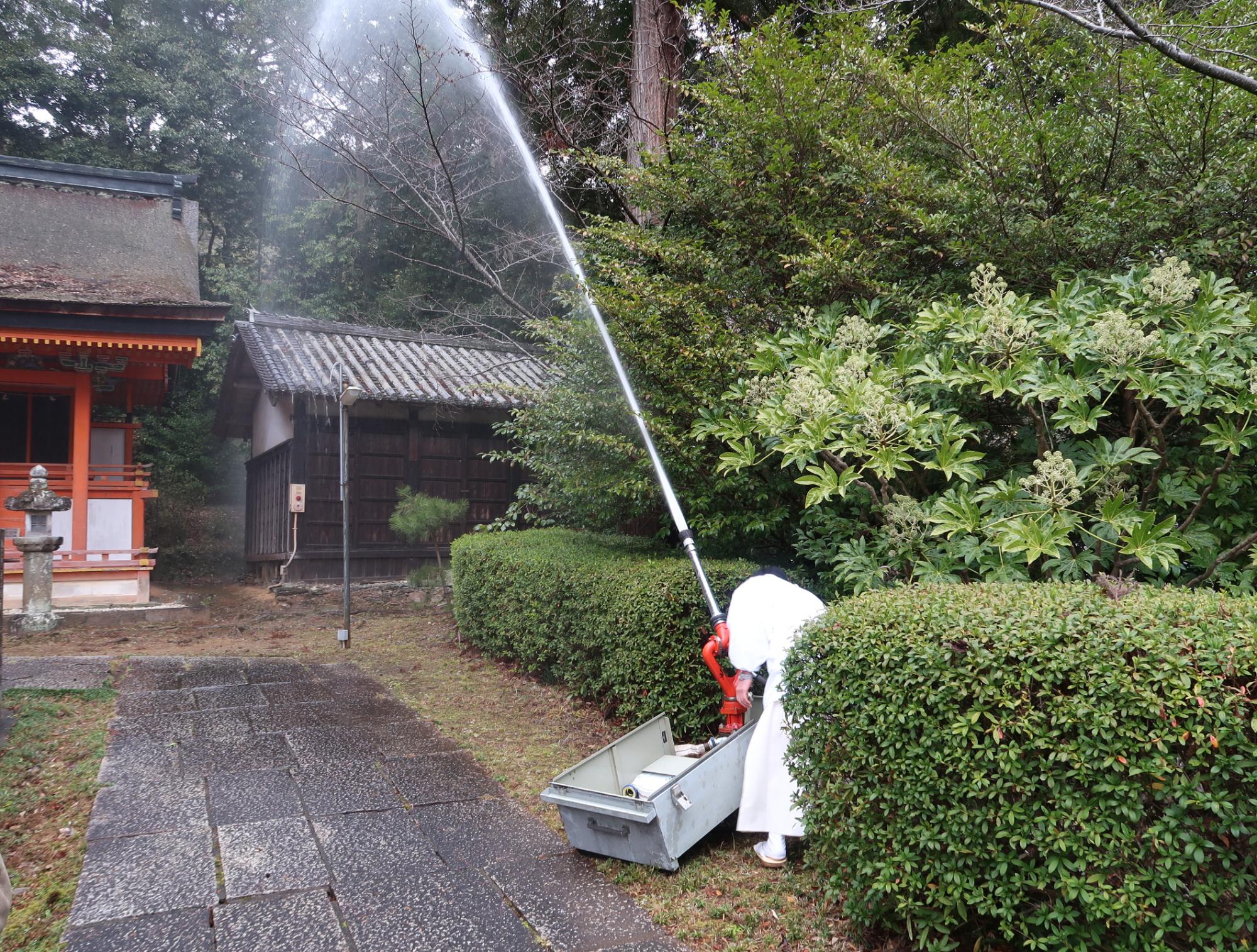 放水銃での放水の様子